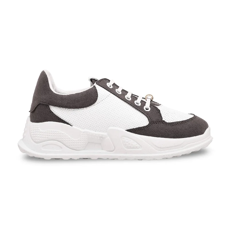 Athletic shoes with soft support-White Casual Sneaker AT7202