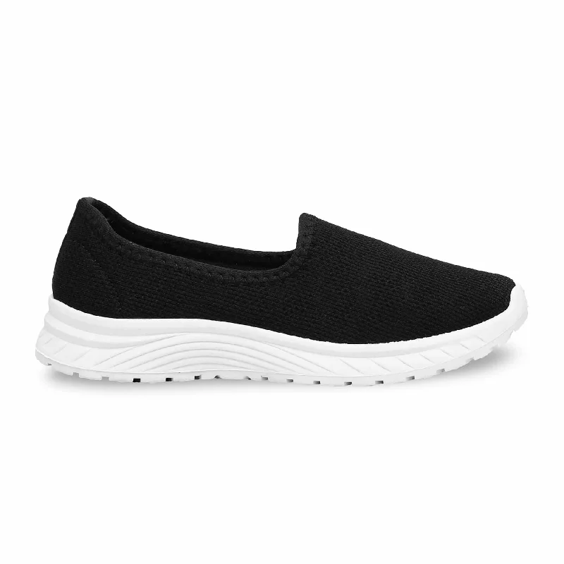 Athletic shoes with reflective strips-Black Women Casual Sneaker AT9099