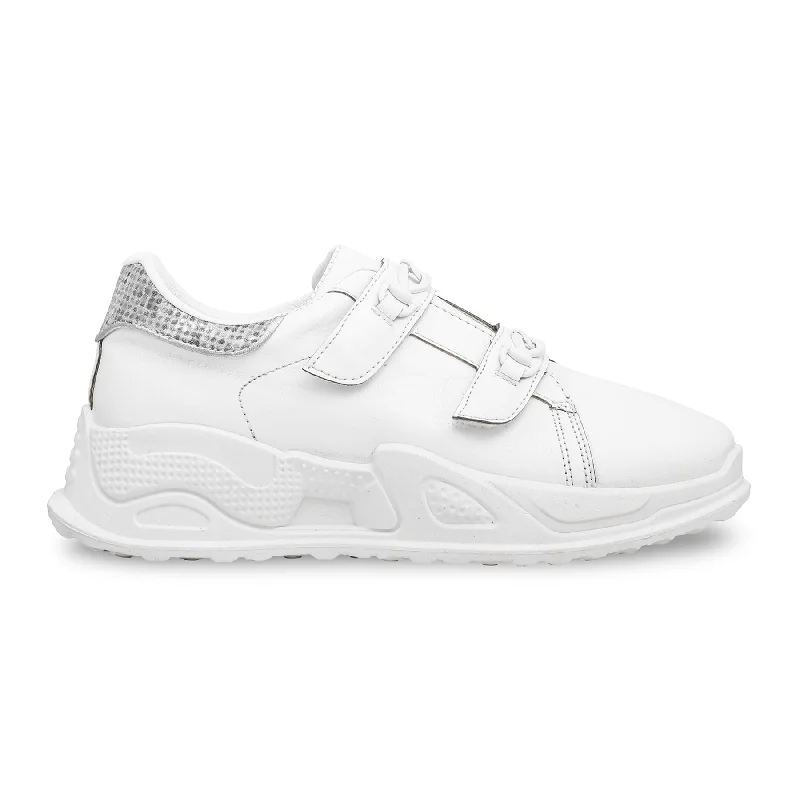 Athletic shoes with stylish laces-White Casual Sneaker AT7279