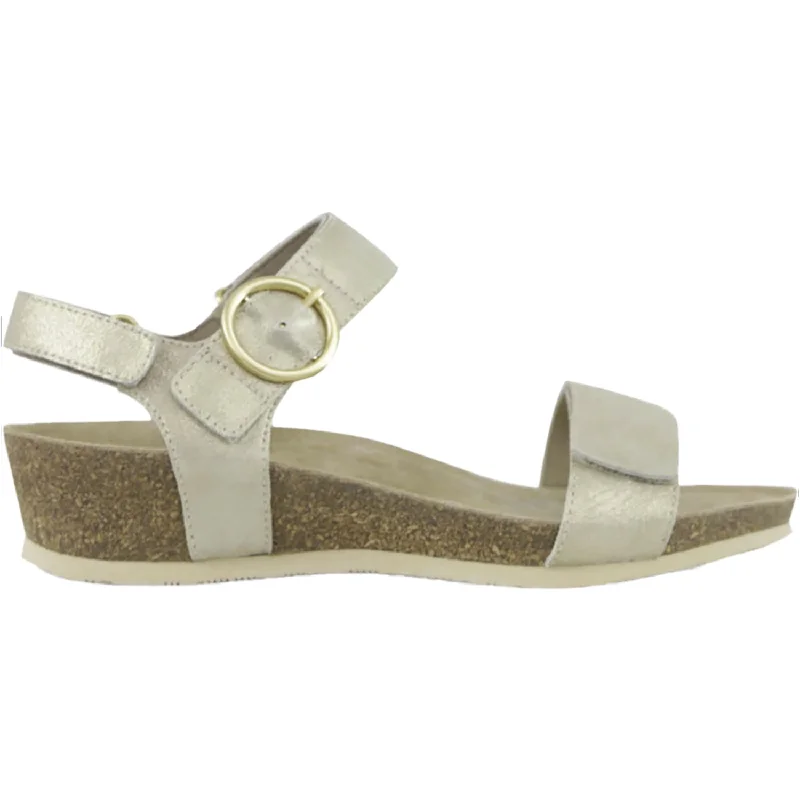 Sandals with dirt strideWomen's Munro Sintra Gold/Tan Combo Leather