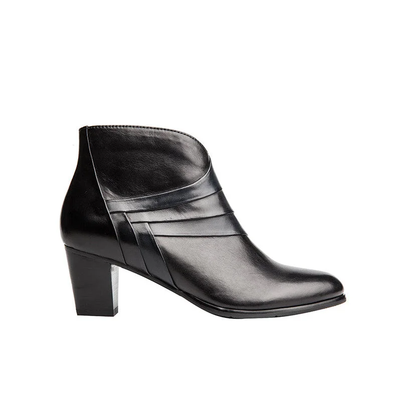 Ankle boots with perforated details-Regarde Le Ciel Sonia-78 Ladies Black And Navy Leather Side Zip Ankle Boots