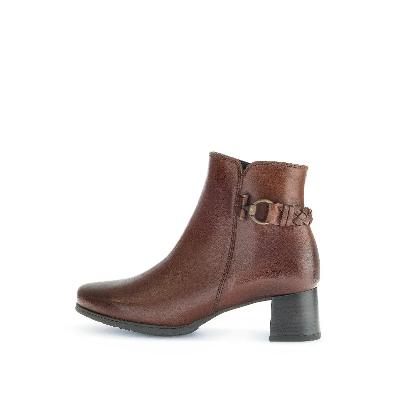 Ankle boots with cozy insole-Gabor Kathleen 52.822.63 Ladies Brown Wide Leather Side Zip Ankle Boots